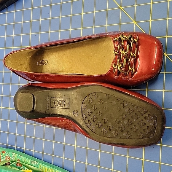 Cato Wine Metal Chain Accent Size 9 Pumps - Picture 5 of 6